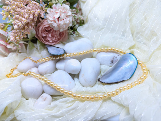 Lustrous Elegance: Classic Pearl Necklace (Gold)