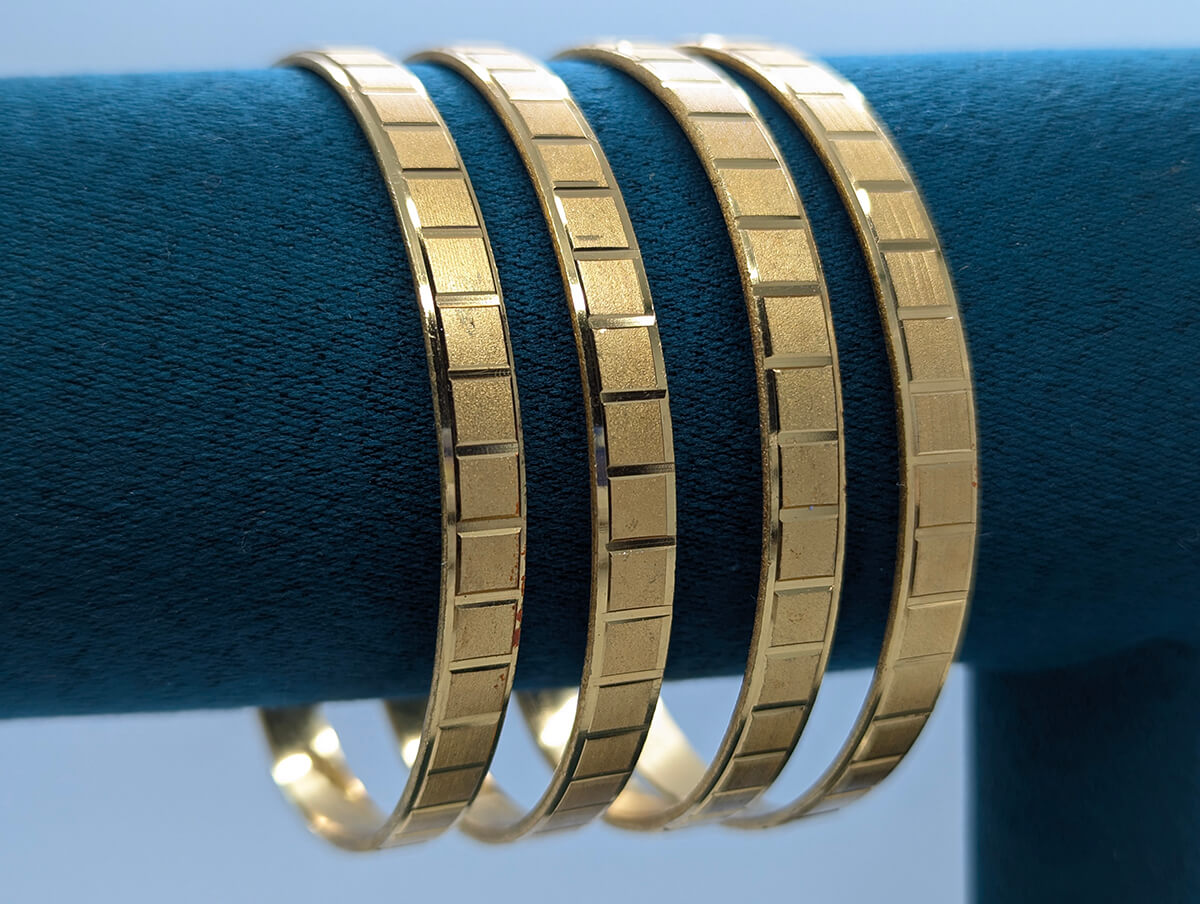 Square Block Textured Gold Bangle Set – Elegant Minimal Daily Wear